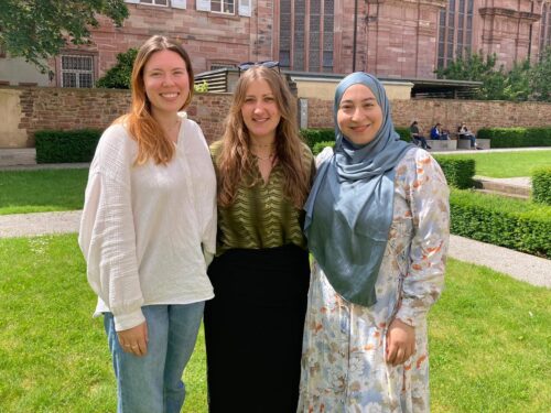 zu sehen sind die Studentinnen Raphaela Prodöhl, Lena König und Nursima Avşar